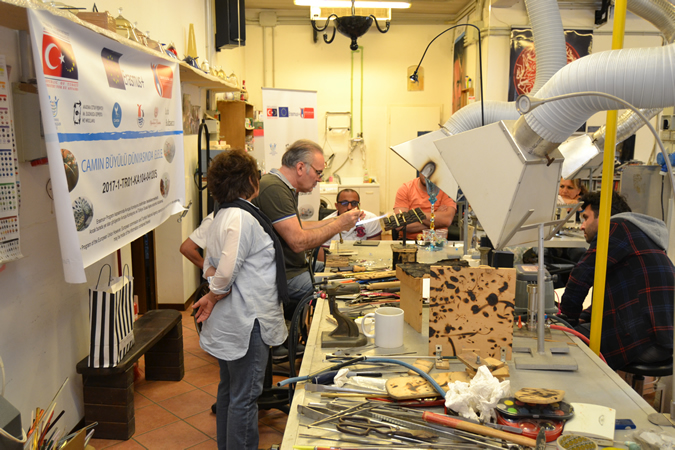 Hand in Hand in the Magical World of Glass Project - Italy