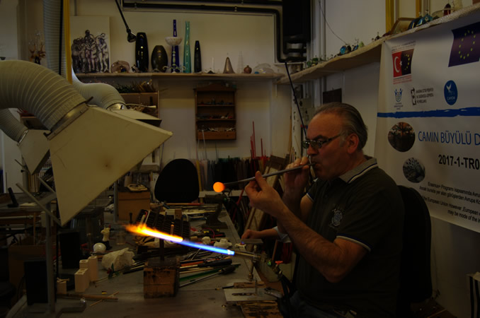 Hand in Hand in the Magical World of Glass Project - Italy