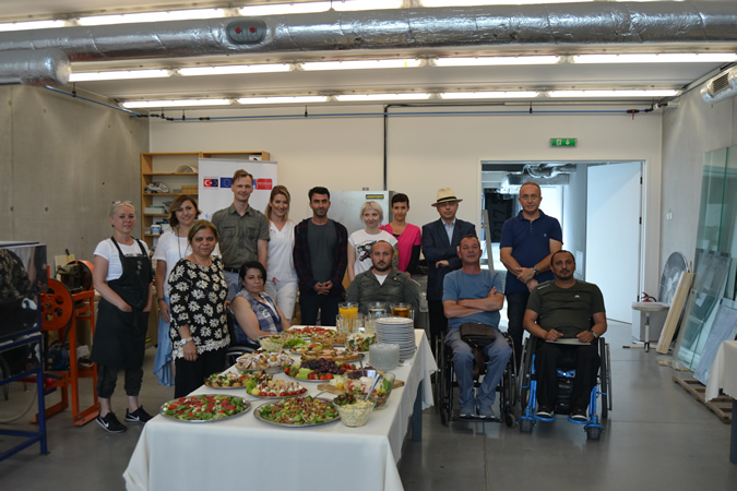 Hand in Hand in the Magical World of Glass Project - Poland