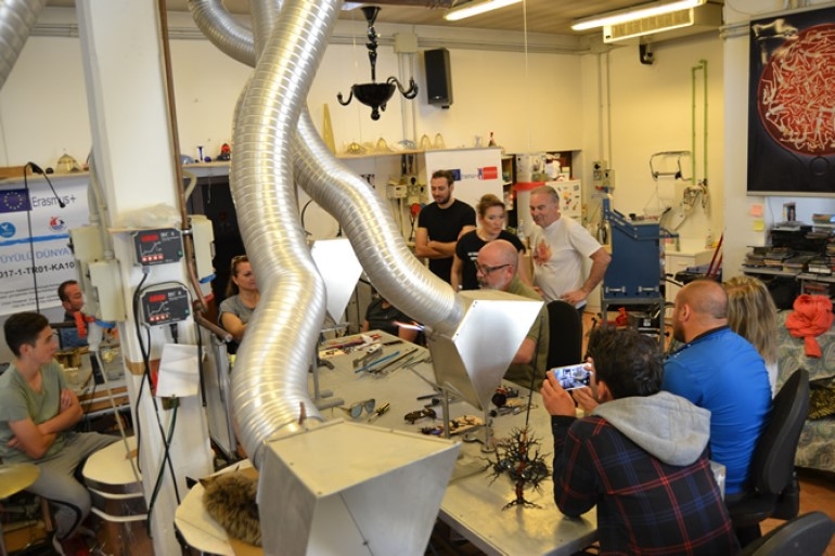 Hand in Hand in the Magical World of Glass Project - Italy