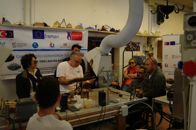 Hand in Hand in the Magical World of Glass Project - Italy