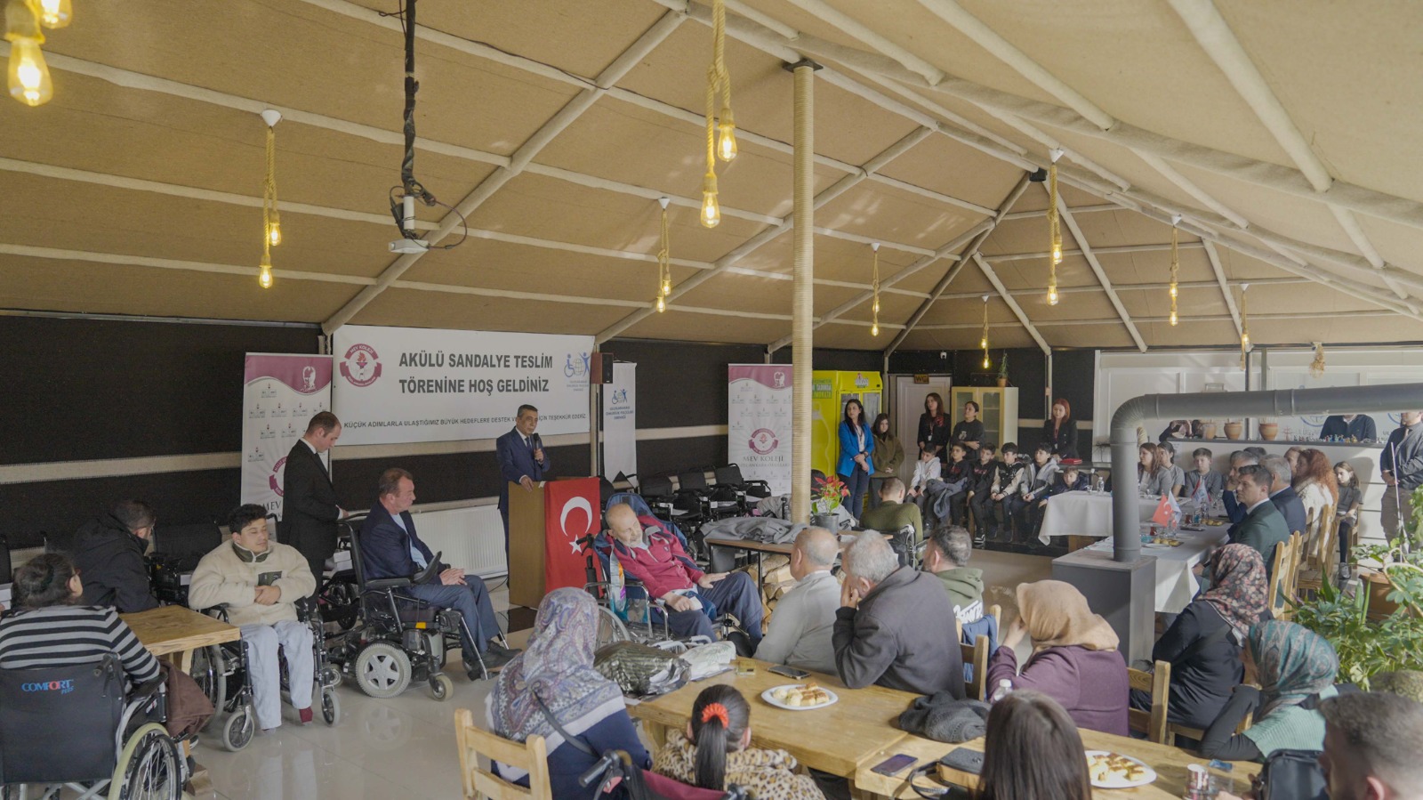 MEV ve Uluslararası Omurilik Felçlileri Derneği İş Birliğiyle 15 Akülü Sandalye Dağıtıldı