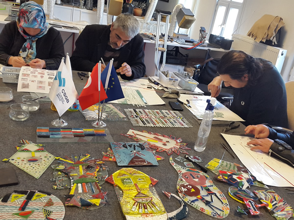 Altın Eller Cam Sanatı Projesi